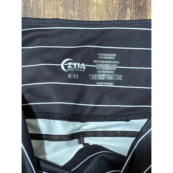 Zyia Active Light & Tight Pocket Crop black & white striped leggings size 8-10 - Picture 3 of 4
